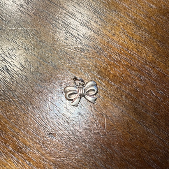 sterling silver bow charm - Picture 1 of 2